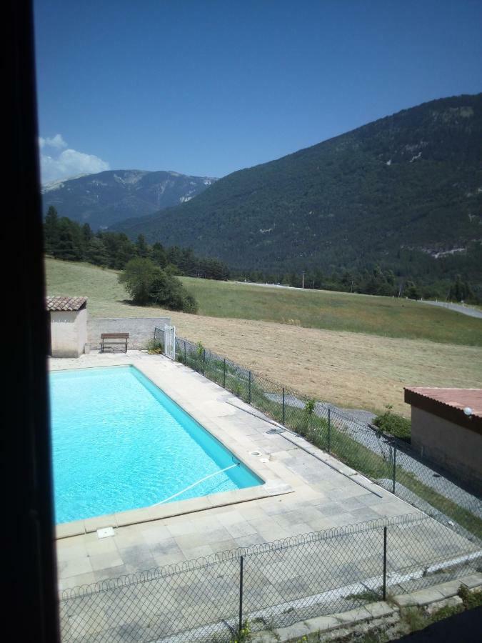 Mas Du Colombier Bed & Breakfast Saint-Andre-les-Alpes Bagian luar foto