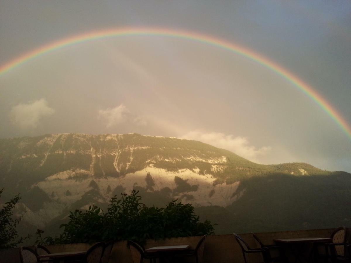 Mas Du Colombier Bed & Breakfast Saint-Andre-les-Alpes Bagian luar foto